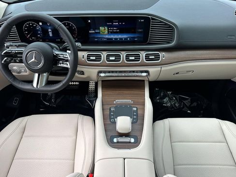New 2026 Mercedes-Benz GLS 450 4MATIC image 25
