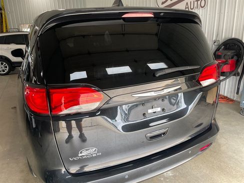 Used 2022 Chrysler Voyager LX FWD image 25