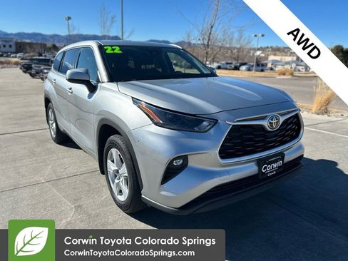 Used 2022 Toyota Highlander LE image 1