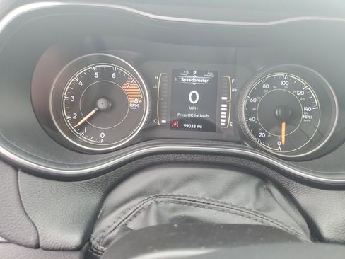 Used 2019 Jeep Cherokee Latitude w/ Popular Appearance Group AWD/4WD image 12
