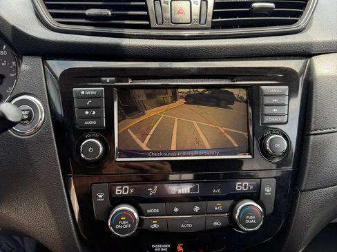 Used 2018 Nissan Rogue SV AWD/4WD image 25
