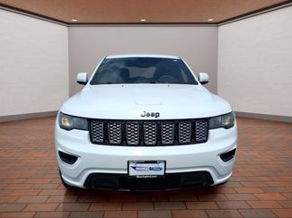 Used 2017 Jeep Grand Cherokee Altitude AWD/4WD video 3
