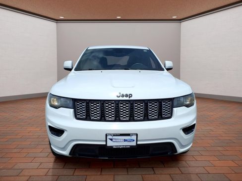 Used 2017 Jeep Grand Cherokee Altitude AWD/4WD image 3