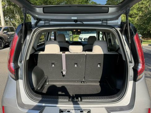Used 2025 Kia Soul LX w/ LX Technology Package FWD image 8