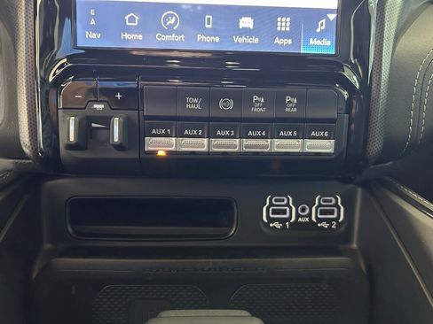 Used 2023 RAM 2500 Limited AWD/4WD image 40