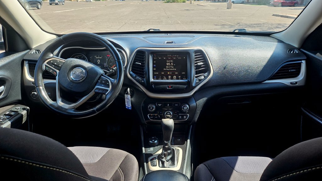Used 2015 Jeep Cherokee Latitude AWD/4WD image 30