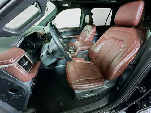 Used 2024 Ford Expedition Limited image 12