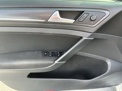 Used 2018 Volkswagen GTI S image 3