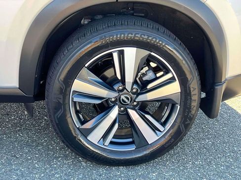 Used 2022 Nissan Rogue SL image 9