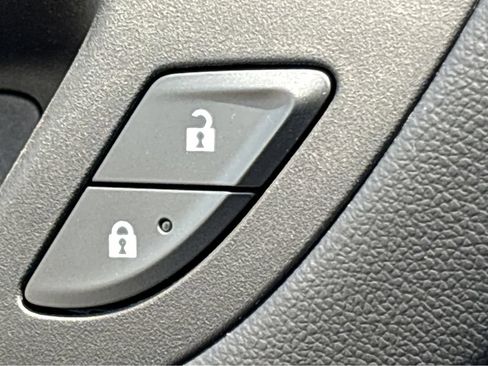 Used 2024 Chevrolet Equinox LT FWD image 39