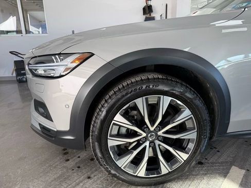 Certified 2024 Volvo V90 B6 Cross Country Plus image 11