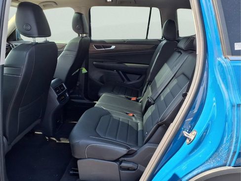 Used 2025 Volkswagen Atlas SEL AWD/4WD image 13
