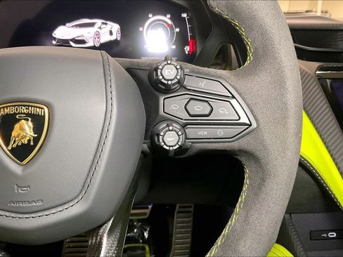 Used 2025 Lamborghini Revuelto image 23