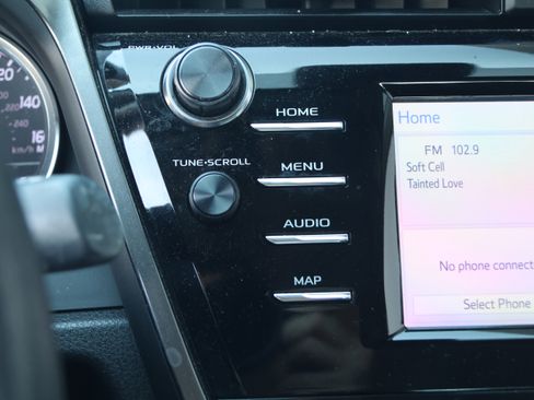 Used 2020 Toyota Camry LE image 21