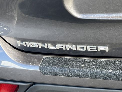 Used 2022 Toyota Highlander XLE image 9