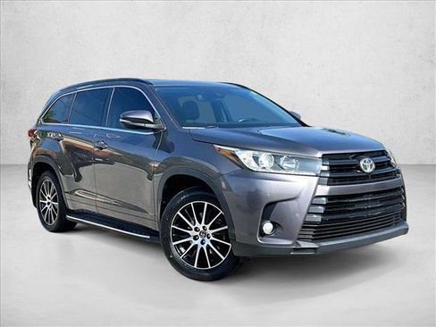 Used 2018 Toyota Highlander SE AWD/4WD image 11