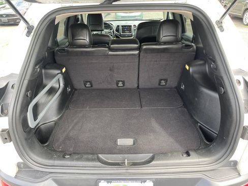Used 2017 Jeep Cherokee Latitude w/ True North Edition AWD/4WD image 17