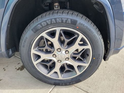 Used 2019 Jeep Grand Cherokee Overland image 15