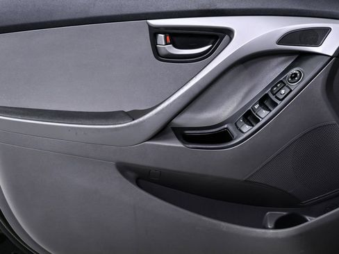 Used 2014 Hyundai Elantra SE image 7