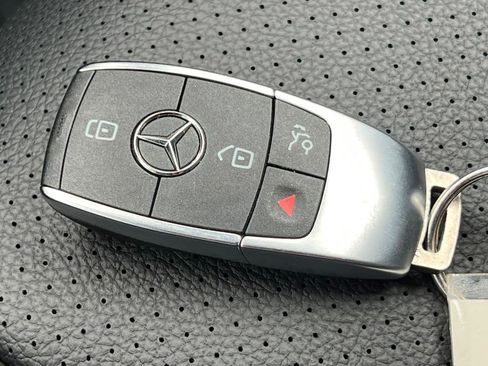 Used 2022 Mercedes-Benz GLE 350 4MATIC w/ Premium Package image 36