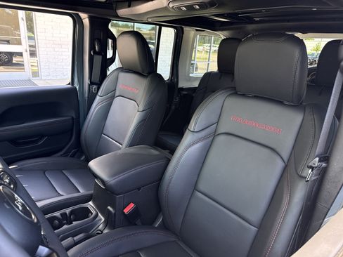 Used 2025 Jeep Wrangler Unlimited Rubicon AWD/4WD image 11