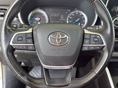 Used 2022 Toyota Highlander XLE image 16