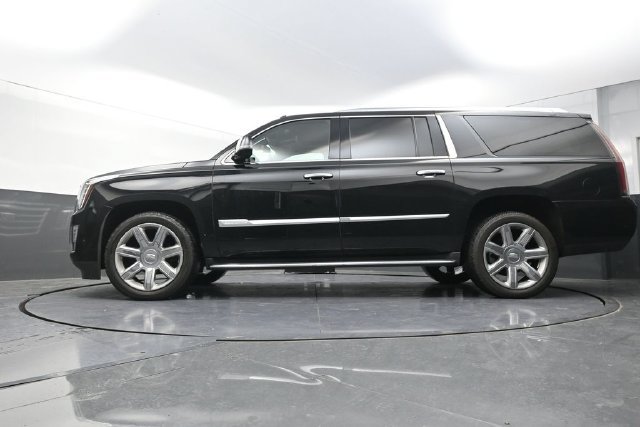 Used 2020 Cadillac Escalade ESV Premium Luxury AWD/4WD image 35