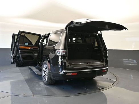 Used 2022 Jeep Grand Wagoneer Series III image 36