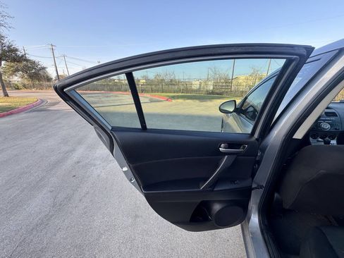 Used 2011 MAZDA MAZDA3 i Touring image 19