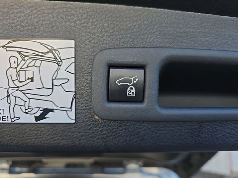 Used 2022 Toyota Sienna XLE image 19