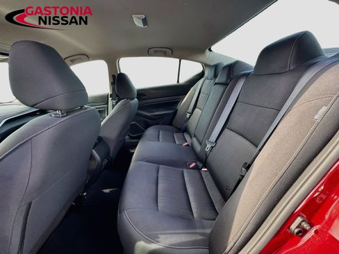 Used 2025 Nissan Altima 2.5 SV FWD image 31