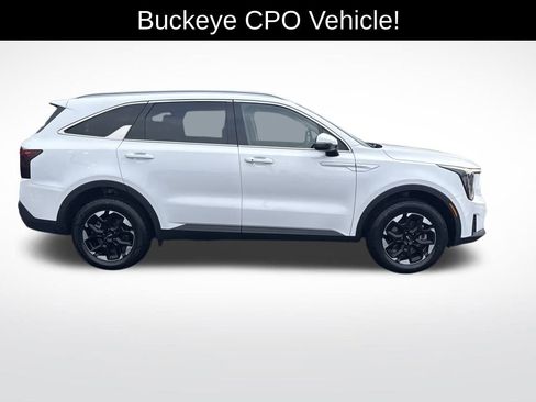 Used 2024 Kia Sorento S image 2