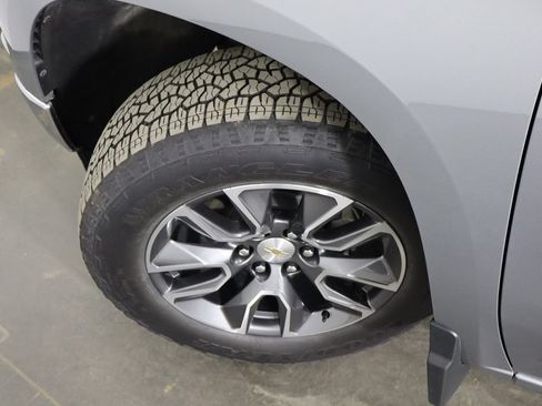Used 2024 Chevrolet Silverado 1500 LT AWD/4WD image 39