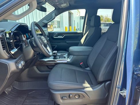 New 2026 GMC Sierra 1500 Elevation w/ LPO, Elevation Black Package AWD/4WD image 13
