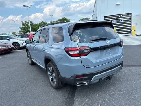 Used 2025 Honda Pilot Touring image 11
