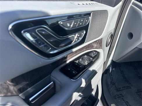 Used 2019 Lincoln Navigator Select w/ Technology Package image 17