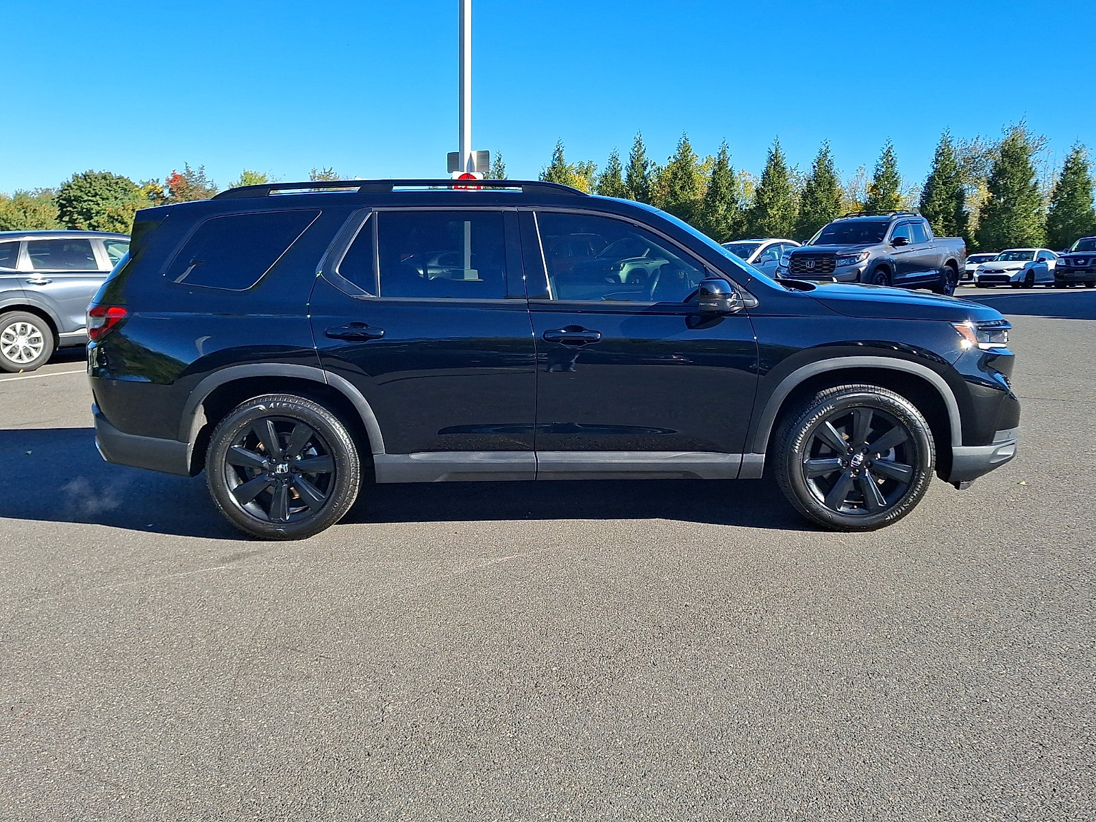 Used 2025 Honda Pilot Black Edition image 7