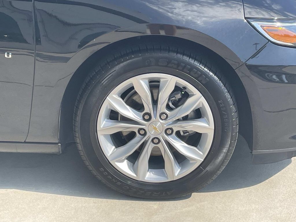 Used 2025 Chevrolet Malibu LT FWD image 9