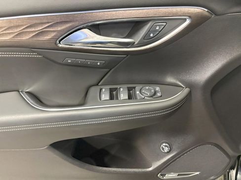 Used 2023 Buick Envision Avenir image 11