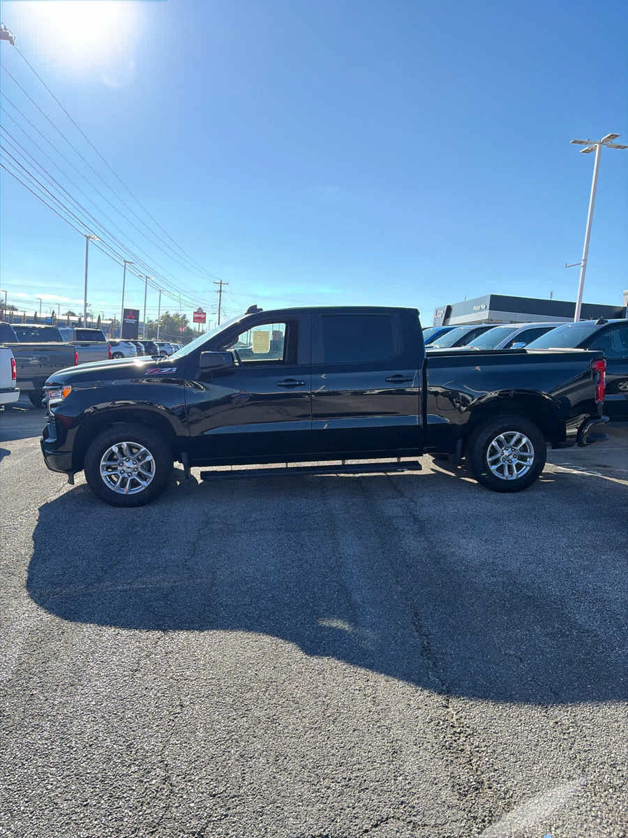 Used 2025 Chevrolet Silverado 1500 RST w/ Z71 Off-Road Package AWD/4WD image 13