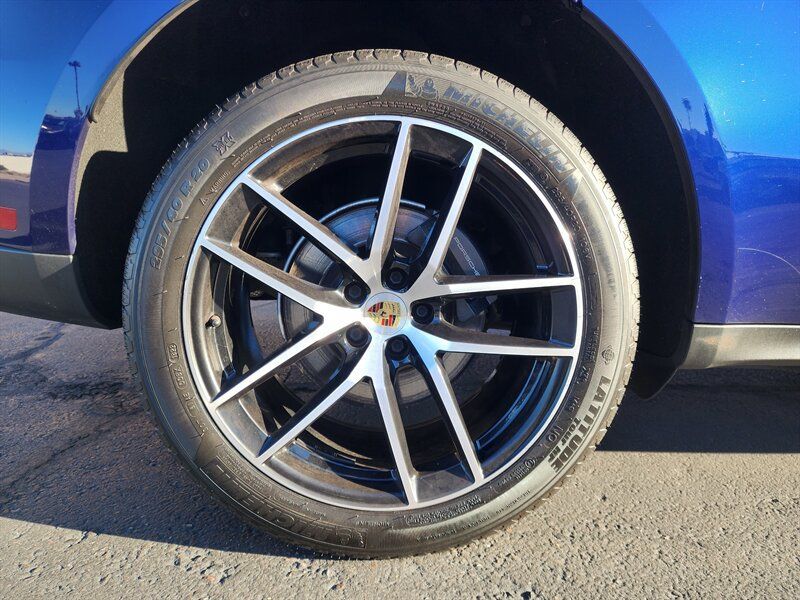 Used 2022 Porsche Macan AWD/4WD image 17