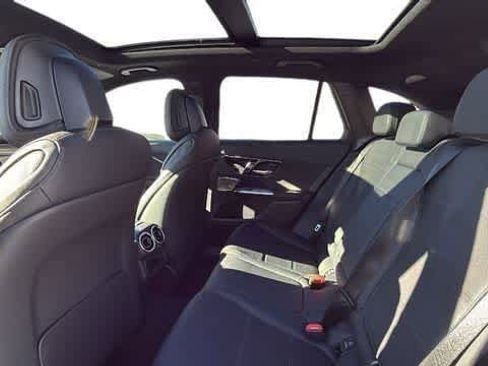 Used 2026 Mercedes-Benz GLC 300 4MATIC image 5
