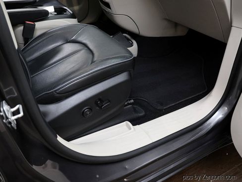 Used 2019 Chrysler Pacifica Limited FWD image 35