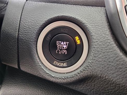 Used 2015 Chrysler 200 Limited w/ Convenience Group image 32