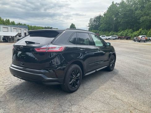 Certified 2022 Ford Edge SE w/ Black Appearance Package AWD/4WD image 5