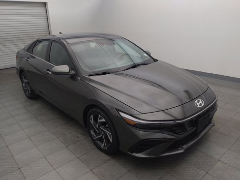 Used 2025 Hyundai Elantra SEL FWD image 13