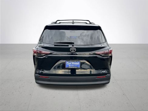 New 2026 Toyota Sienna XLE image 9