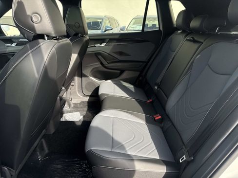 New 2026 Volkswagen Tiguan SE R-Line FWD image 10
