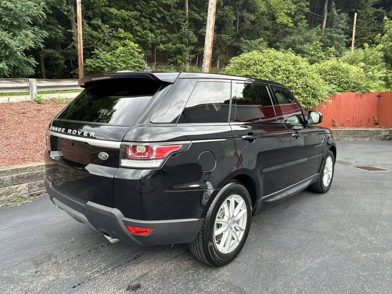 Used 2016 Land Rover Range Rover Sport SE AWD/4WD image 5