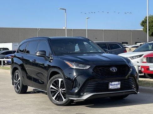 Used 2022 Toyota Highlander XSE FWD image 2
